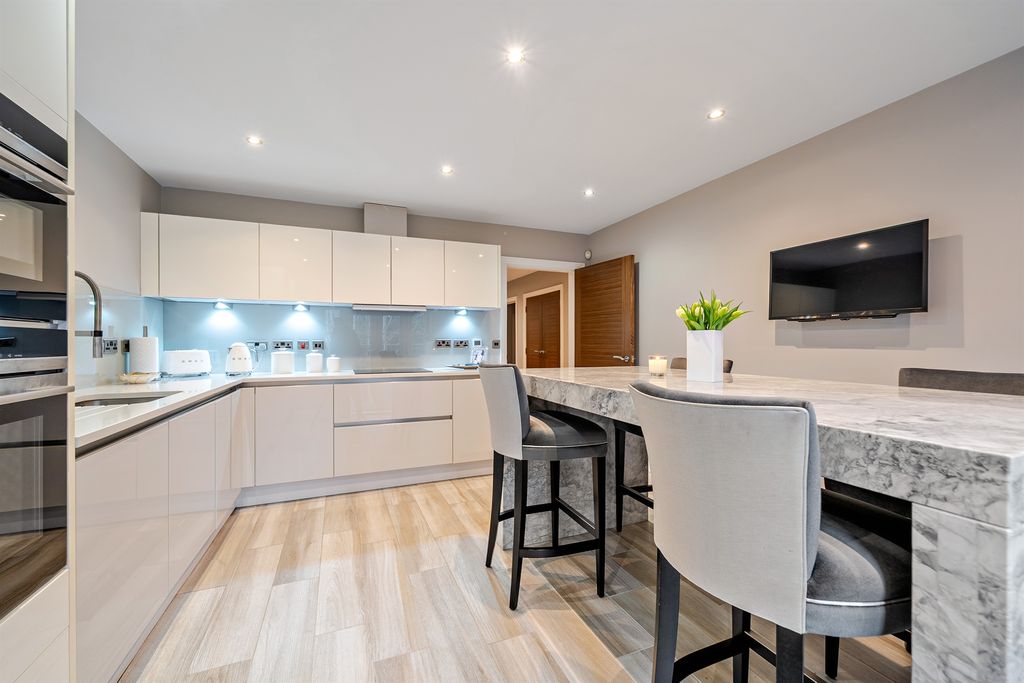 Additional image 4 of 2 bed flat for saleVillage Road, Enfield EN1