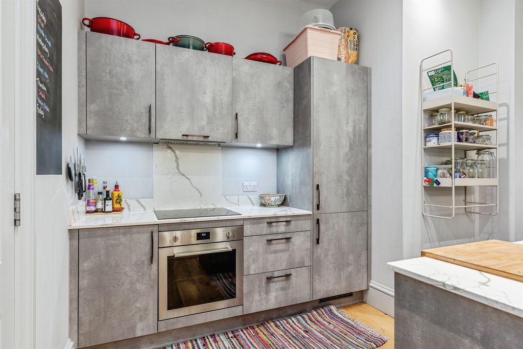 Property photo 3 of 22