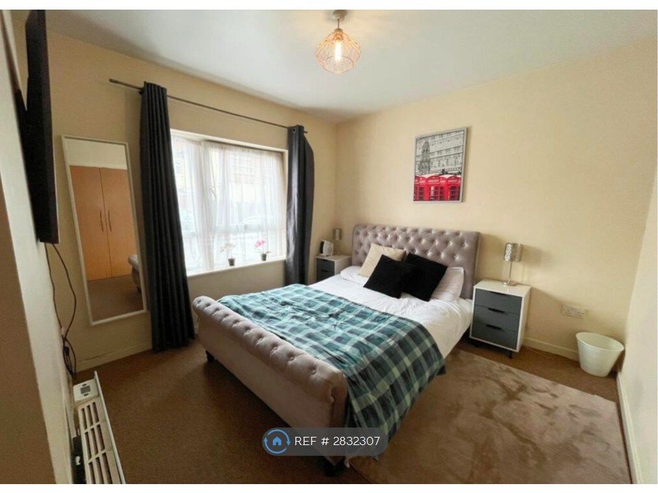 Property photo 2 of 5 Bedroom