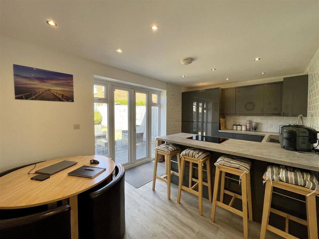 Property photo 2 of 19 Kitchen/Diner