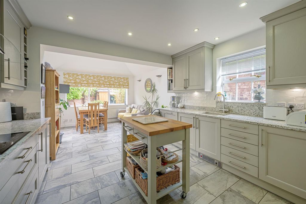 Property photo 2 of 40