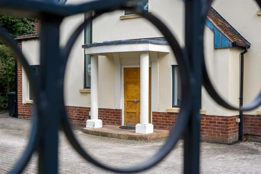 Property photo 2 of 24