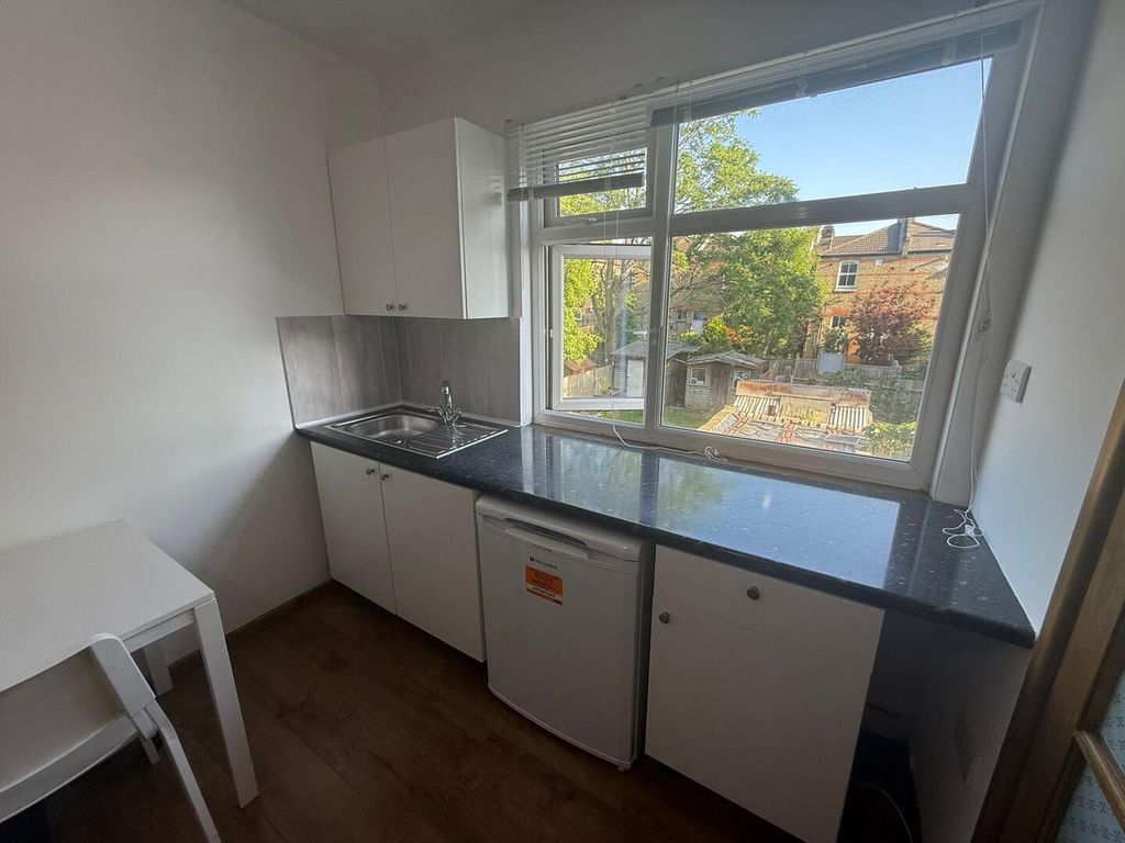 Property photo 2 of 7 Kitchen