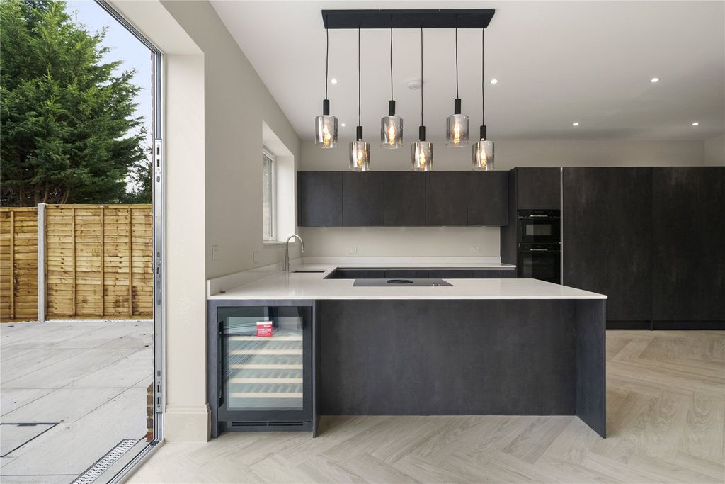 Property photo 1 of 15 Picture No. 04