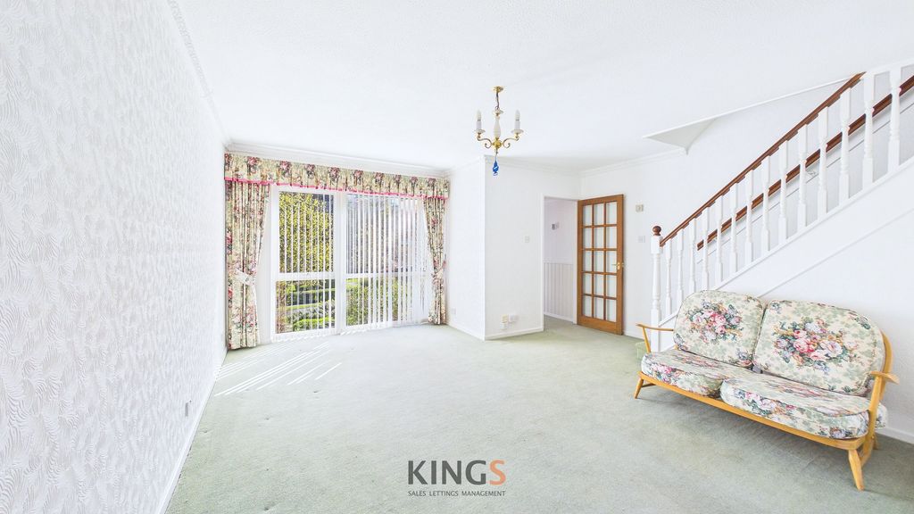 Property photo 2 of 18 Lounge