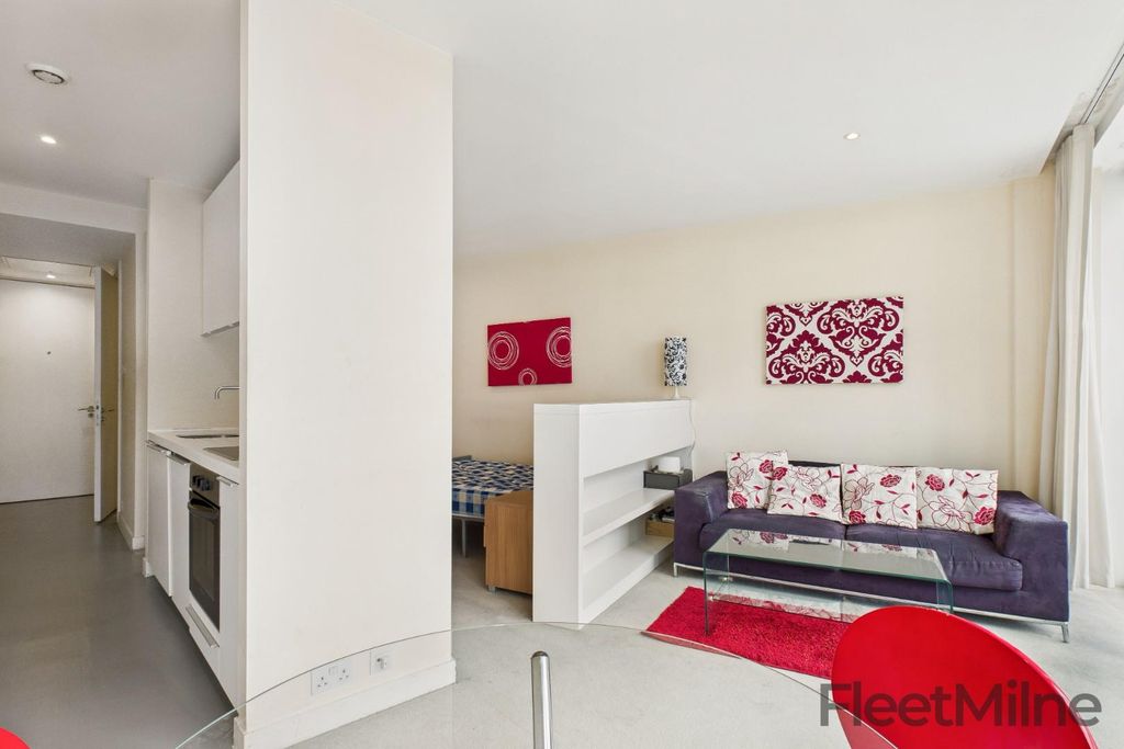 Property photo 2 of 10 Living/Sleeping Area