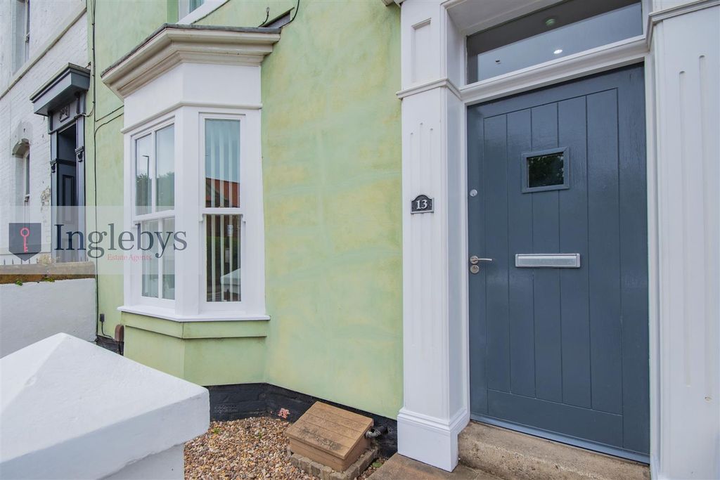 Property photo 1 of 43