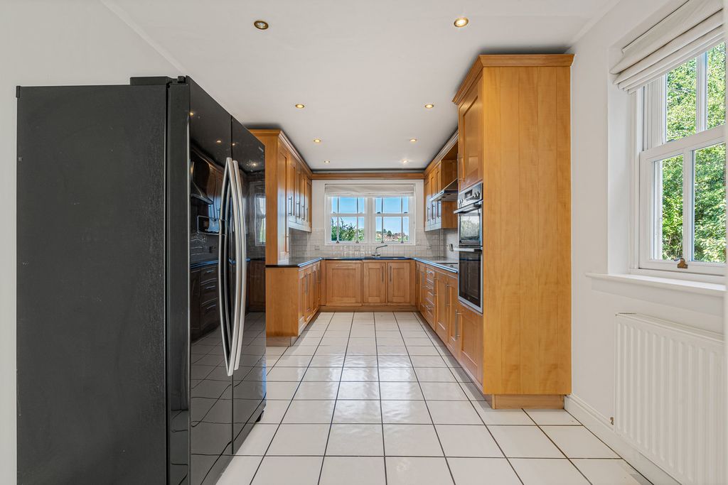 Property photo 2 of 37 33_87451