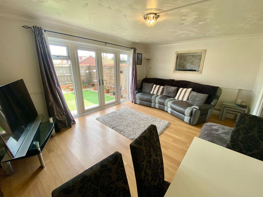 Property photo 2 of 13 Lounge