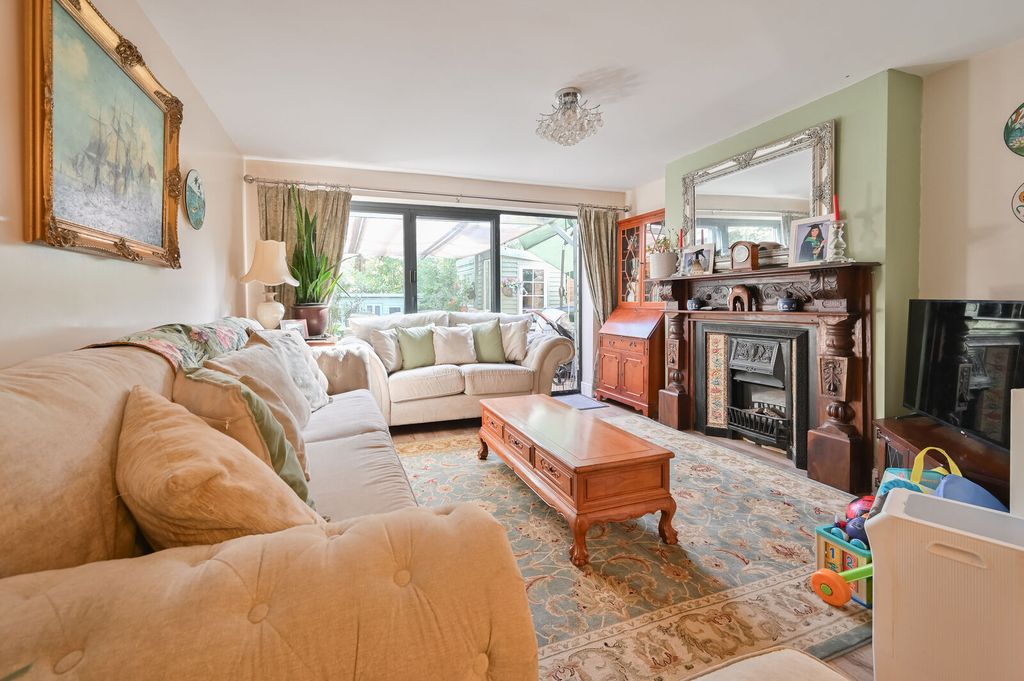 Property photo 2 of 25