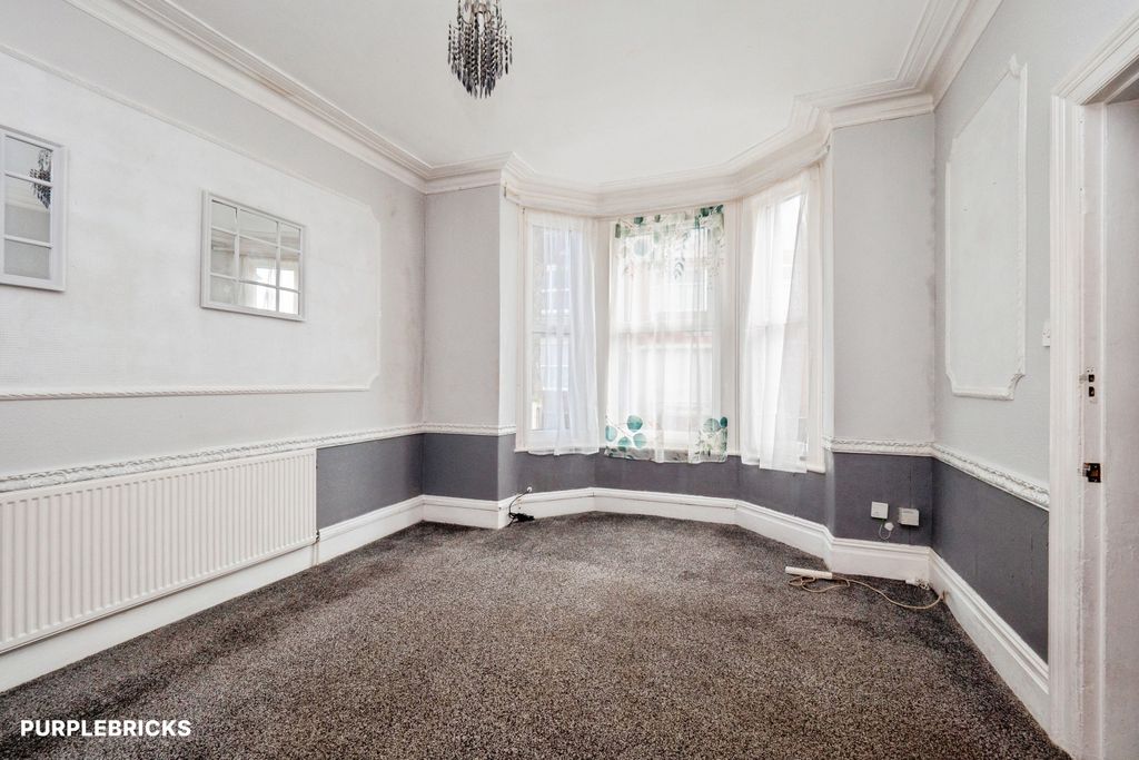 Property photo 3 of 35