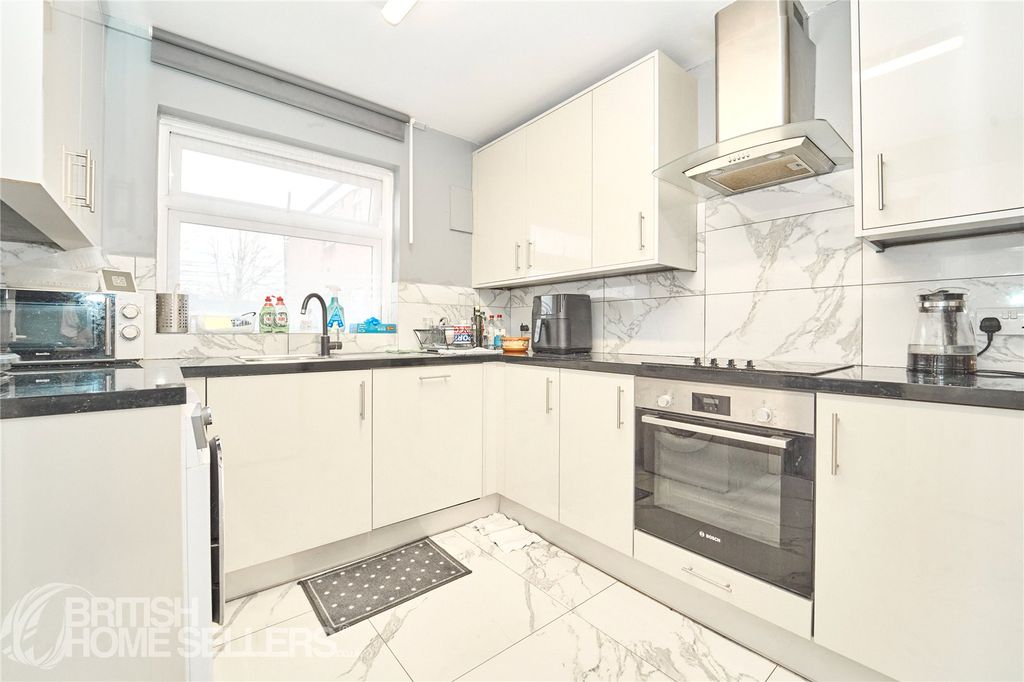 Property photo 2 of 16 Picture No. 08