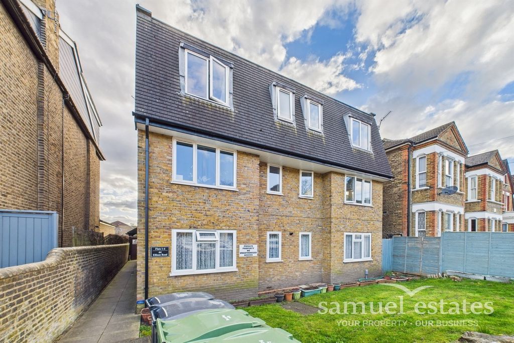 Property photo 3 of 11 External