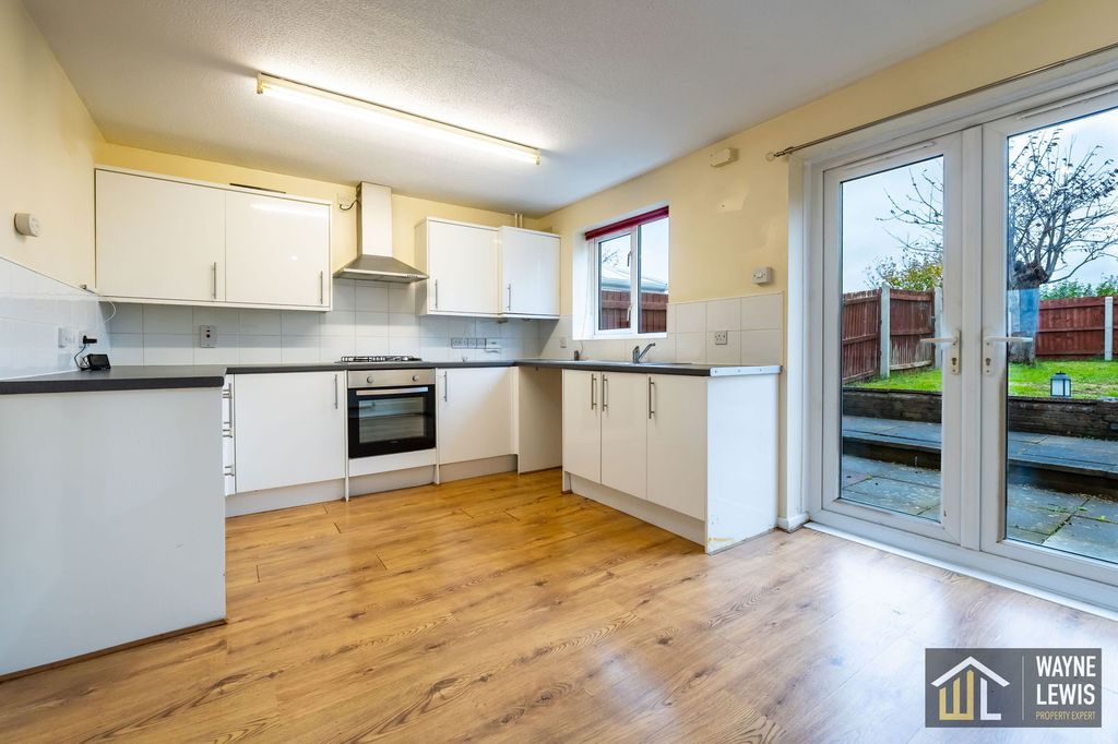 Property photo 2 of 28