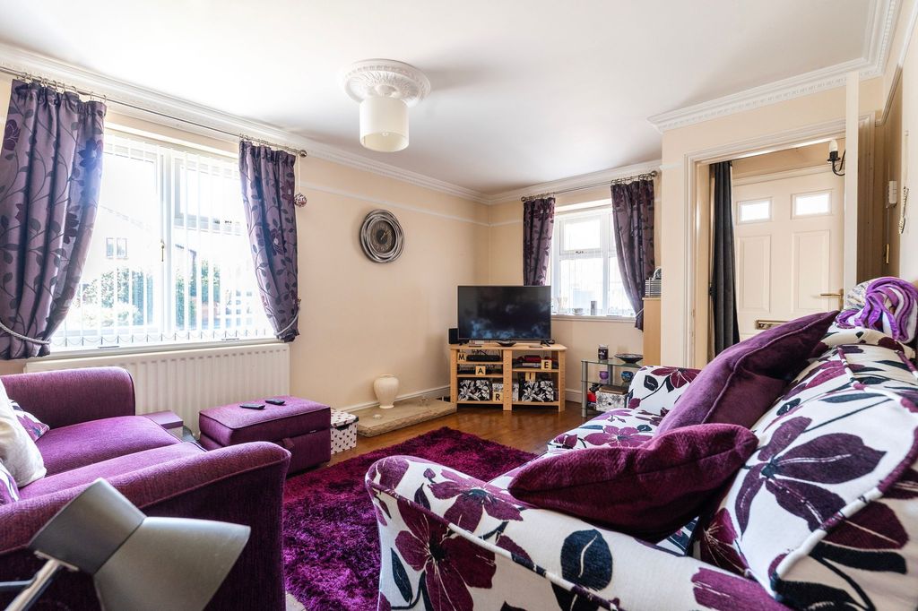 Property photo 2 of 18
