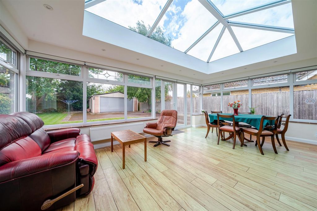 Property photo 2 of 16 Dining Room/Orangery