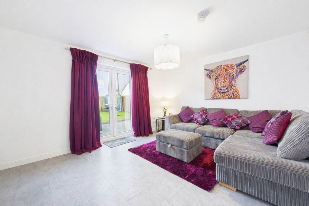 Property photo 2 of 21