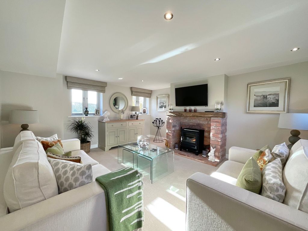 Property photo 3 of 27