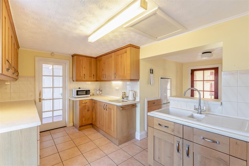 Property photo 2 of 32