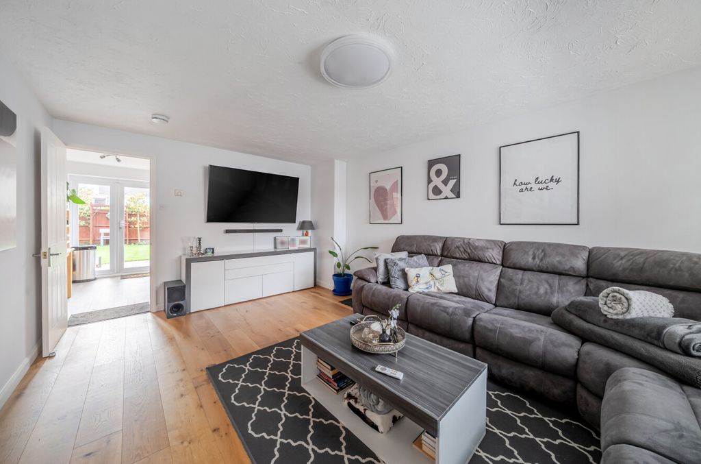 Property photo 3 of 25 1384751-21-692971...