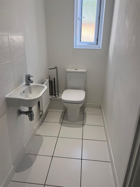Property photo 2 of 5 Toilet.Jpg