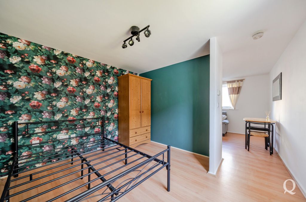 Property photo 3 of 18 d709Db5F-6B29-4E0...