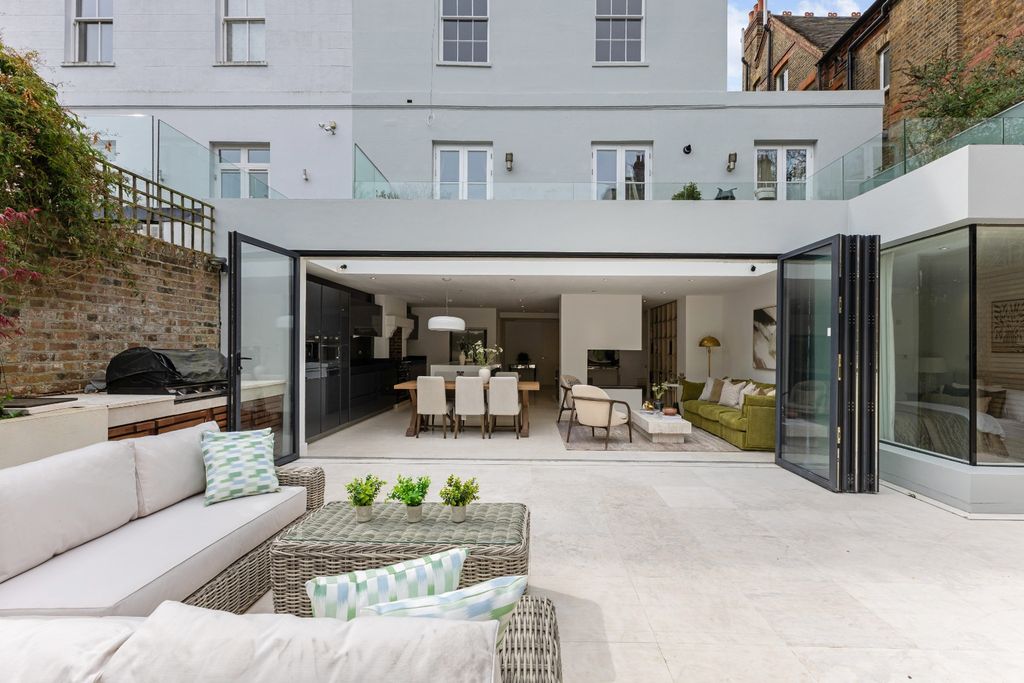 Property photo 1 of 15 5069882