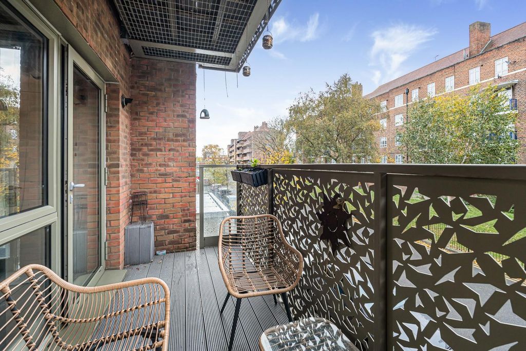 Property photo 3 of 16 15_66926.Jpg