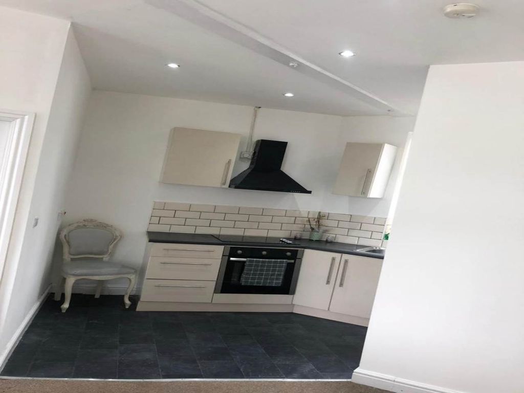 Property photo 3 of 6 274 Thornhill (Kitchen 2)