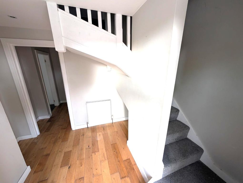 Property photo 3 of 16 Entrance Hallway