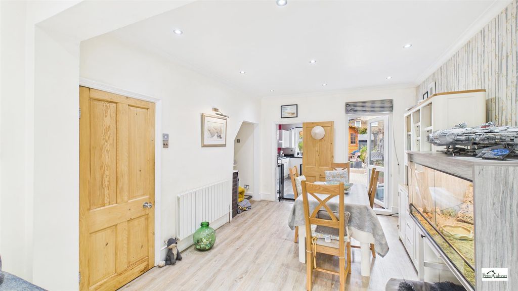 Property photo 3 of 14 Cam02085G0-Pr0184-Still003.Jpg