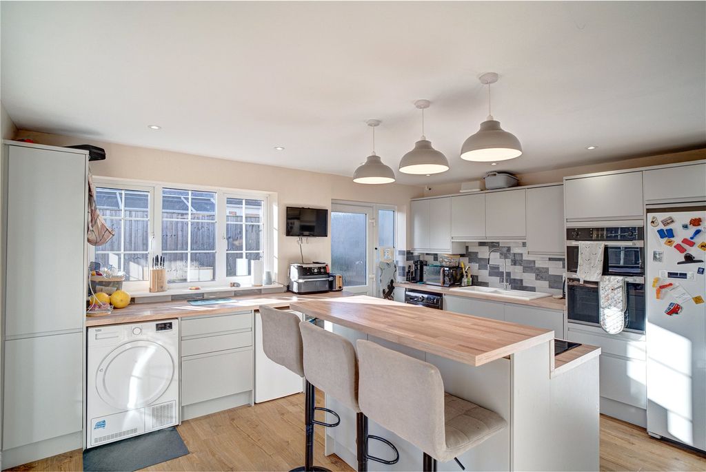 Property photo 2 of 12 Picture No. 04