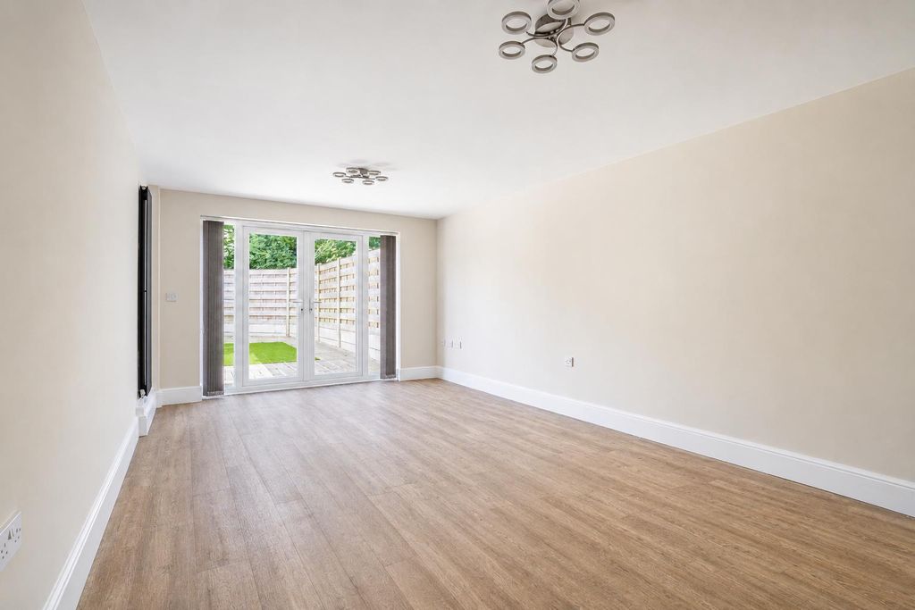 Property photo 3 of 19 Living / Dining Room