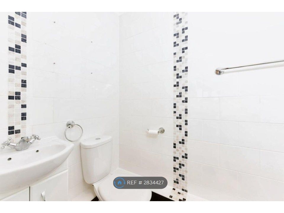 Property photo 2 of 9 Toilet