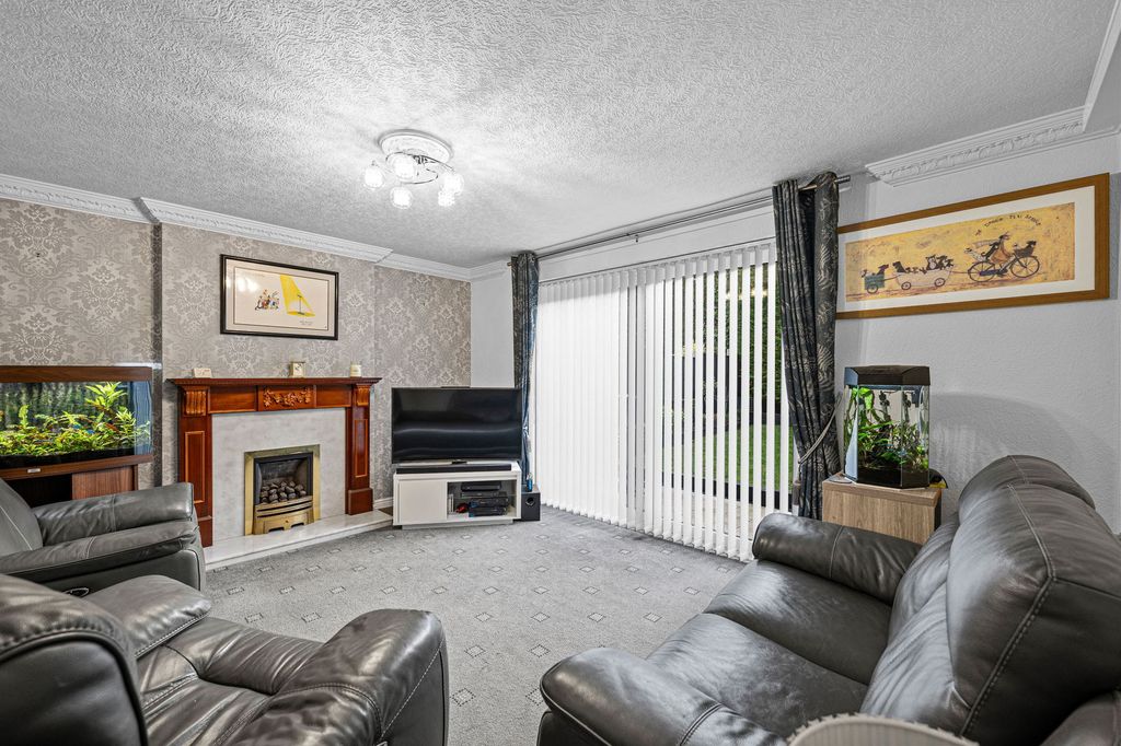 Property photo 2 of 32