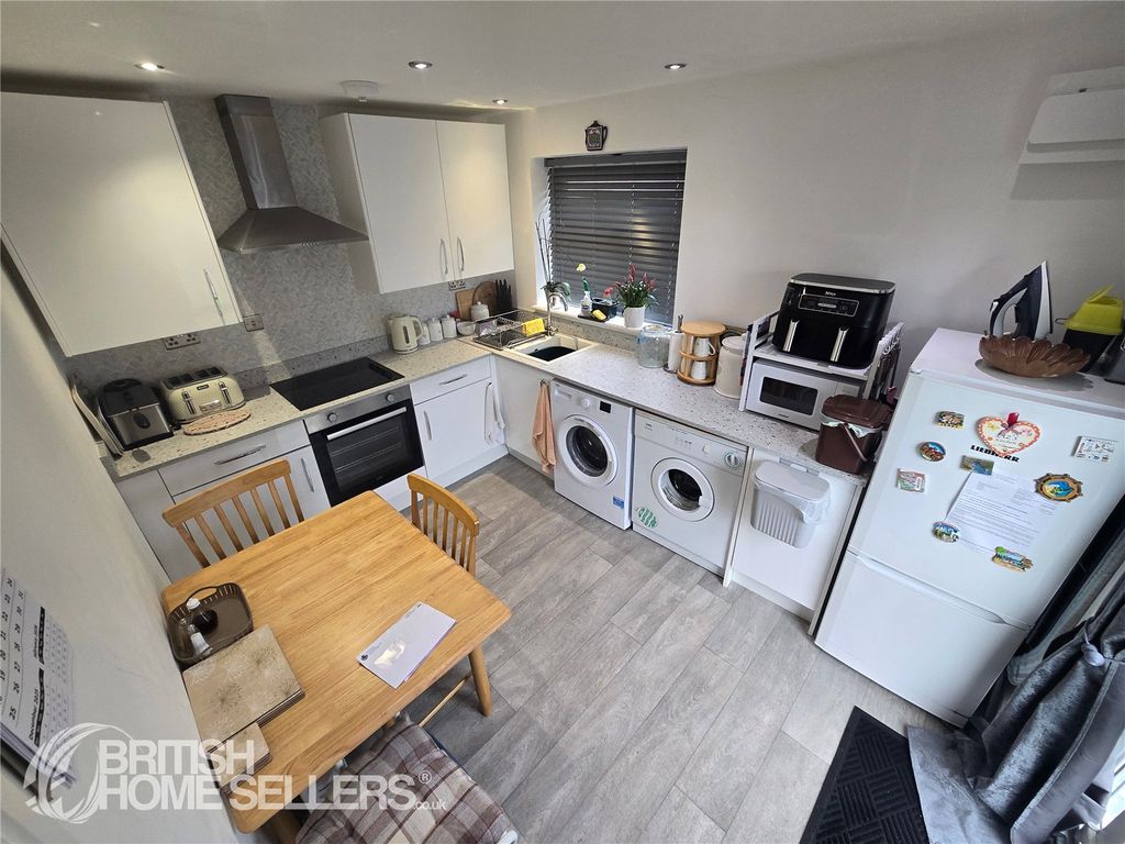 Property photo 2 of 17 Picture No. 14