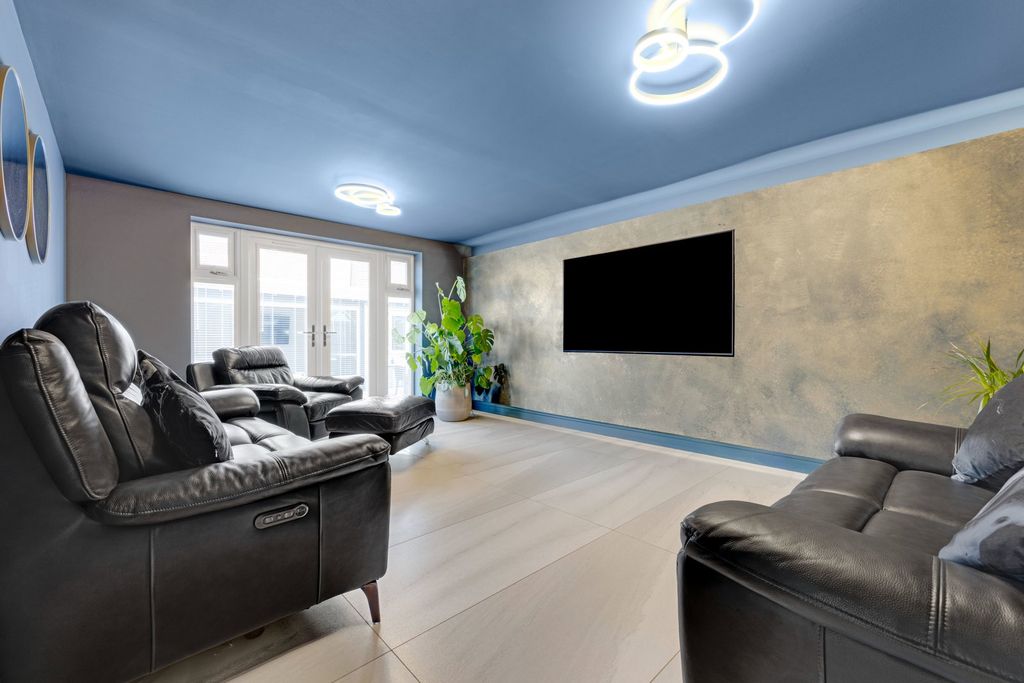 Property photo 3 of 22