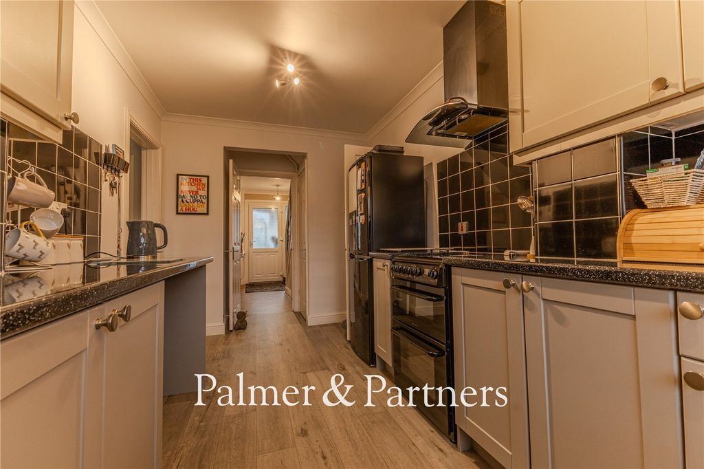 Property photo 3 of 30 Picture No. 12