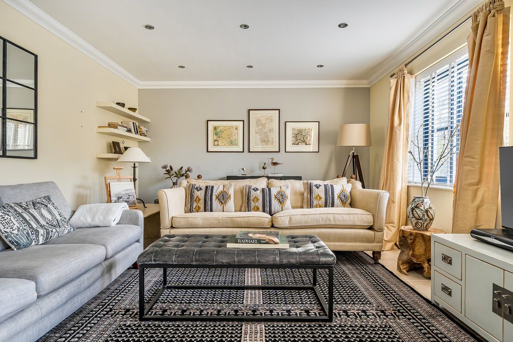 Property photo 2 of 25