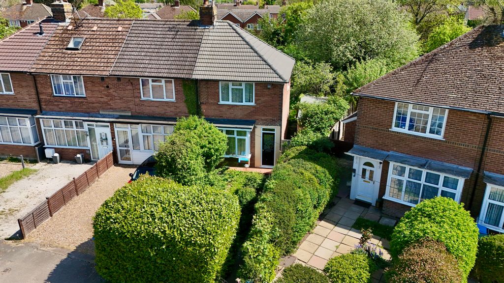 Property photo 1 of 10 Cromwell Aerial Front
