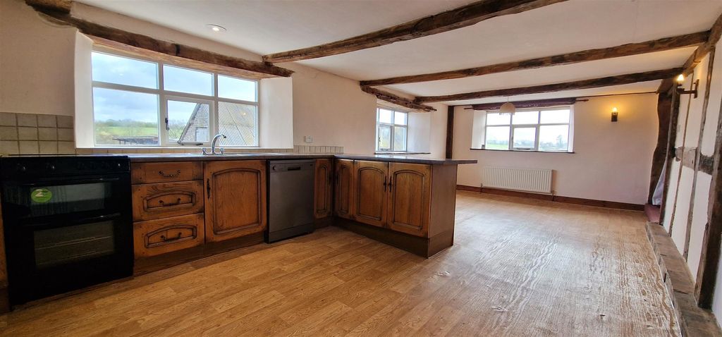 Property photo 3 of 8 Kitchen.Diner
