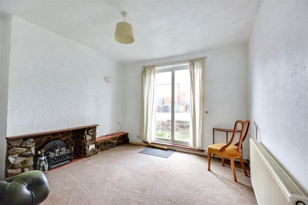 Property photo 2 of 19 Lounge