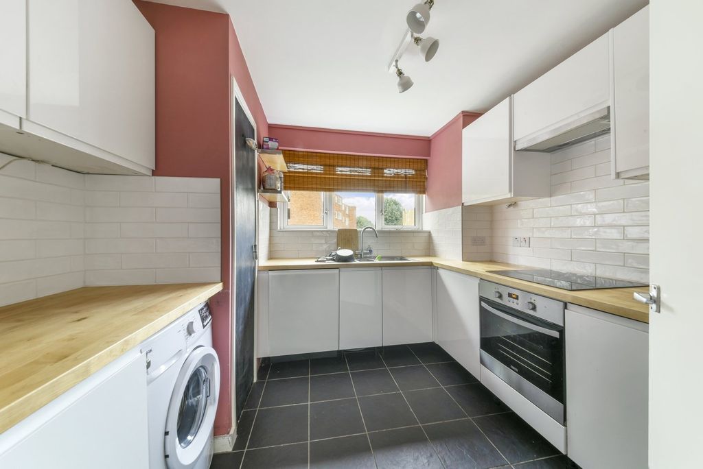 Property photo 3 of 8 Kitchen