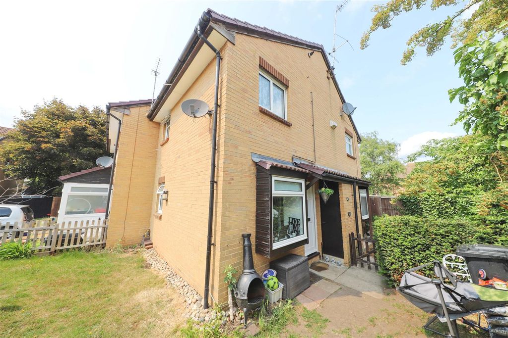 Property photo 1 of 10 External
