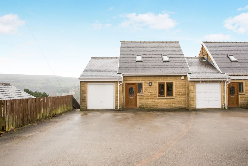 Property photo 2 of 23