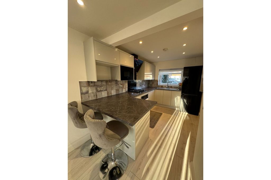 Property photo 2 of 35 Kitchen/Diner