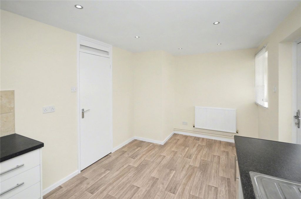 Property photo 3 of 10 Picture 3