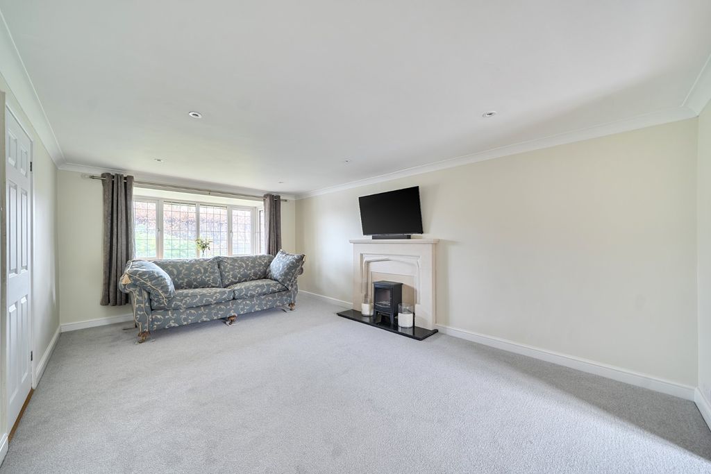 Property photo 2 of 23 Picture No. 15