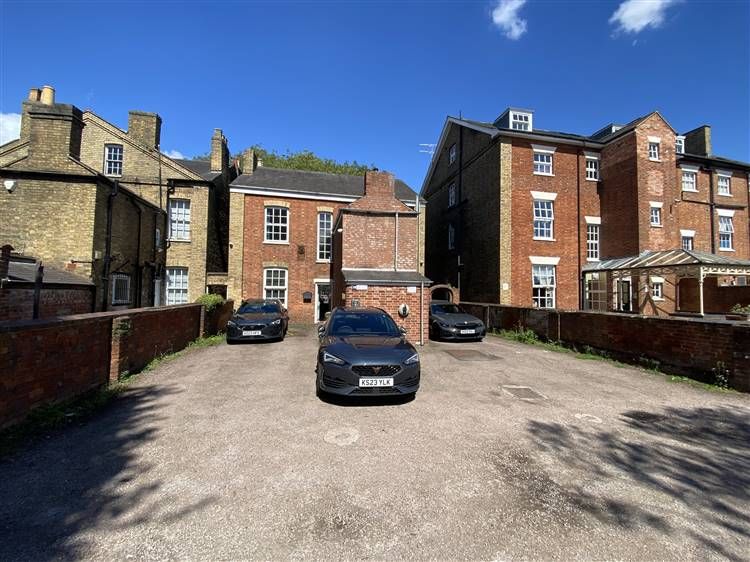 Property photo 2 of 8