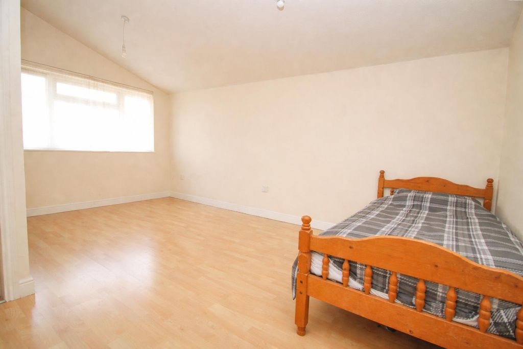 Property photo 2 of 6 Lounge.Png